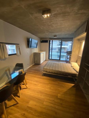 BROWN 1790. Monoambiente amueblado amplio. Balcon. Calidad. Amenities., Rosario